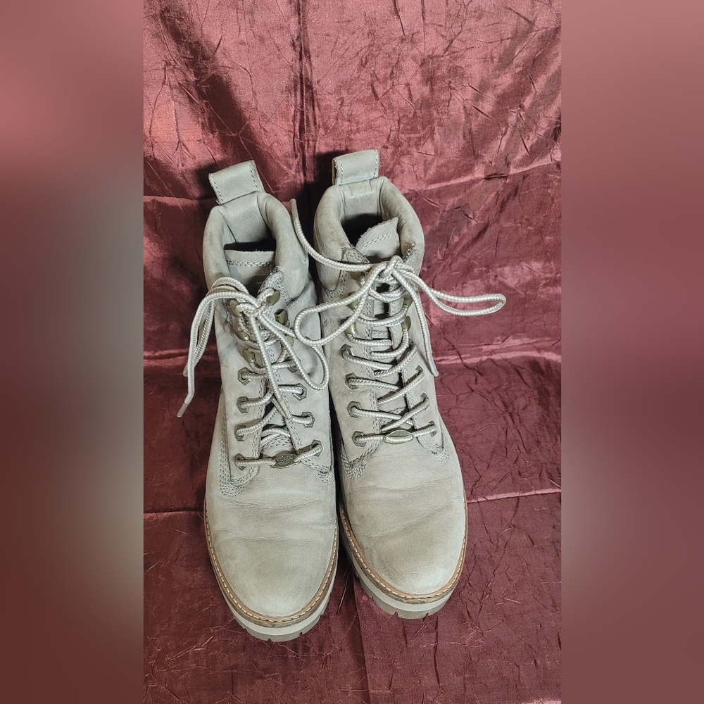 Timberland Women's Light Gray Lace-Up Boots.